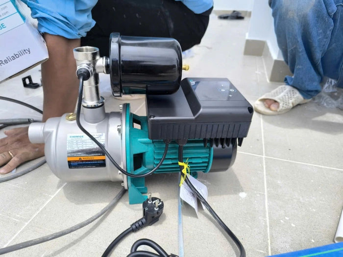 Lắp đặt máy bơm tăng áp biến tần Shimge PX203E 370W – Giải pháp nước mạnh, êm, ổn định cho gia đình